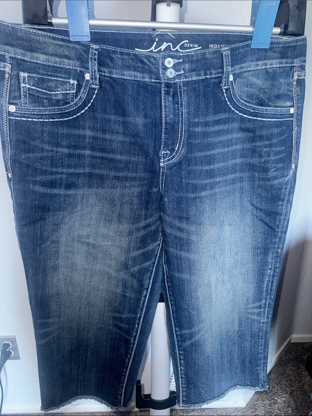 INC International Concepts Washed Dark Blue Cropped Jeans